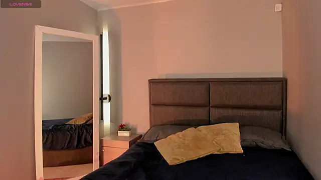 Emma  clark  online show from April 2026 12:28:02 PM