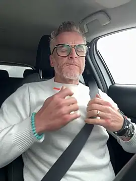 Axl hot online show from April 2026 03:20:01 PM