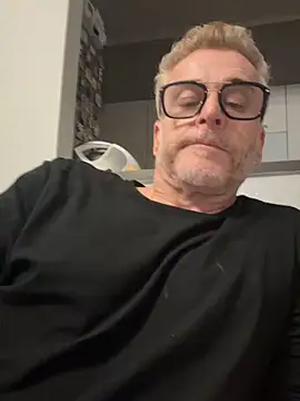 Axl hot online show from April 2026 11:46:02 PM