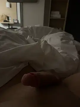 alanv05 online show from April 2026 06:10:02 PM