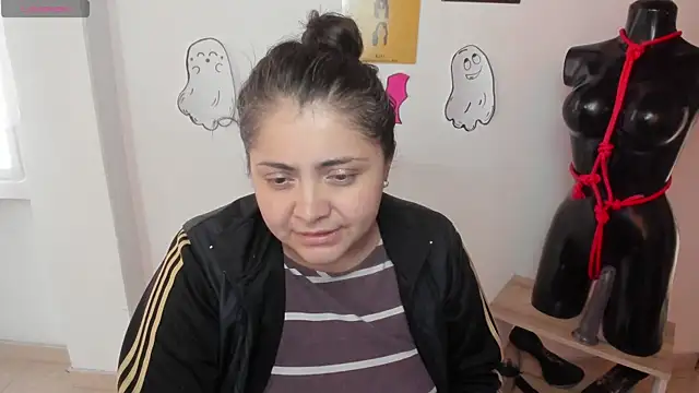 TifanyAmazinng online show from October 2025 12:47:01 PM