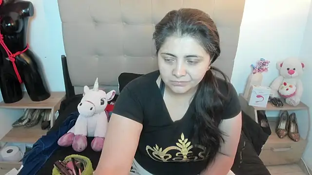 TifanyAmazinng online show from November 2025 12:49:02 PM