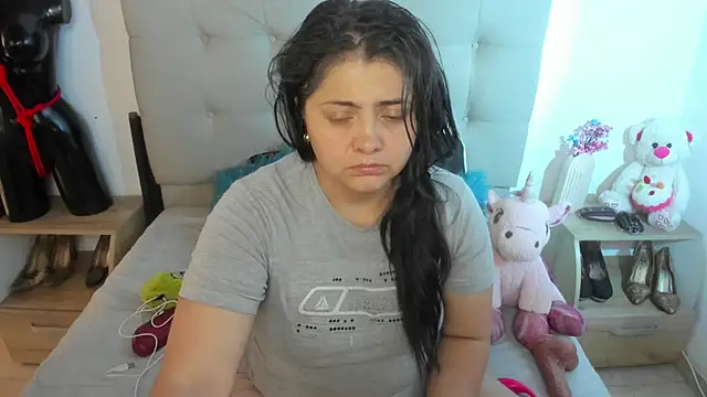 TifanyAmazinng online show from November 2025 12:29:02 PM