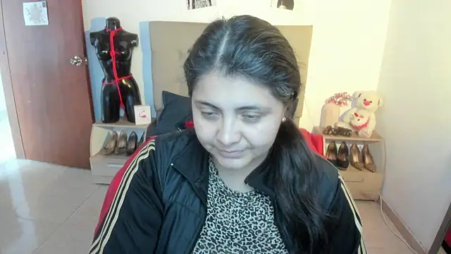 TifanyAmazinng online show from January 2026 01:15:01 PM