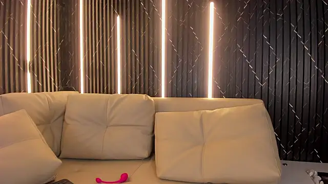 VioletRose as online show from April 2026 04:46:01 AM