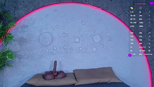 ReinaChloe online show from April 2026 04:33:01 PM