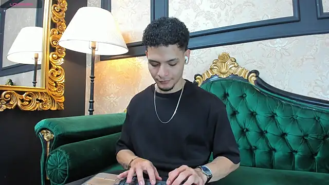 AlessandroKiing online show from April 2026 02:18:02 PM