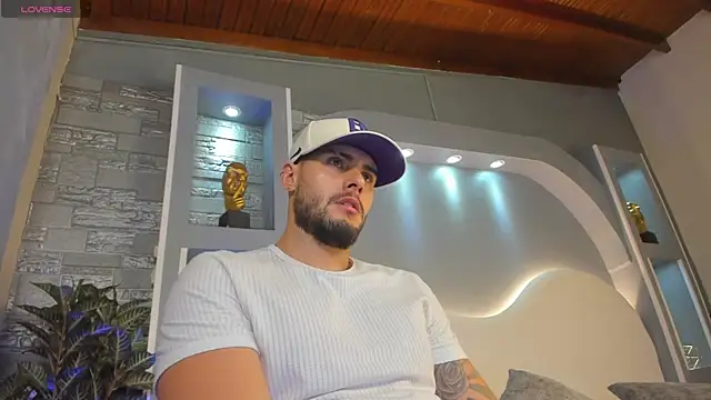 dominic de luca online show from April 2026 03:02:01 AM