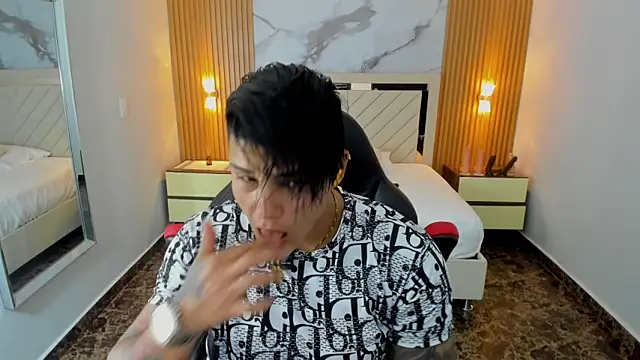 KAROLLJONES1 online show from June 2026 07:49:01 PM