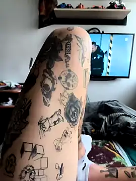 Snapshot of SmallButCrazy chatting on October 2025 09:42:02 AM SmallButCrazy online show from October 2025 09:42:02 AM