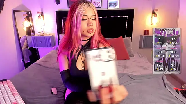 pinkk deemon online show from April 2026 01:25:02 PM