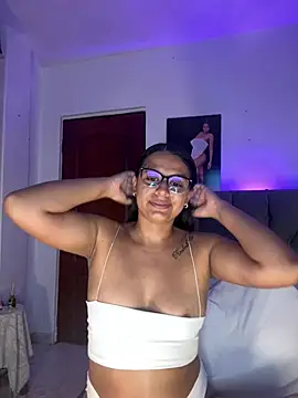 Snapshot of ema_zoe chatting on June 2026 12:02:02 AM ema zoe online show from June 2026 12:02:02 AM