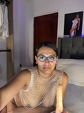Snapshot of ema_zoe chatting on July 2026 12:03:01 AM ema zoe online show from July 2026 12:03:01 AM