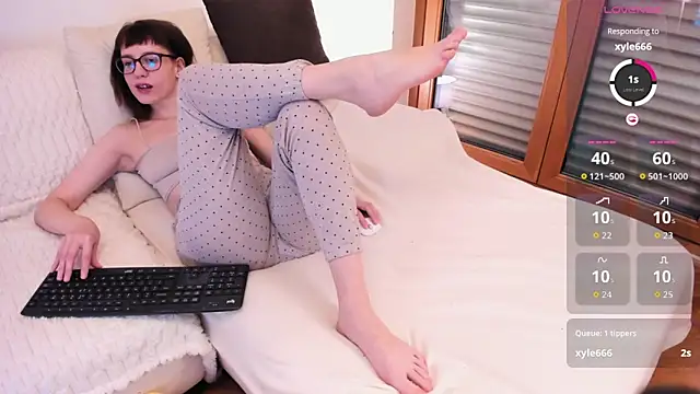 JaneLyrne online show from April 2026 03:31:02 PM