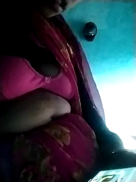 Hot-qwer online show from February 2026 12:28:01 PM