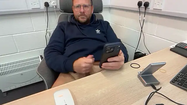 bilf1978 online show from April 2026 08:06:01 AM