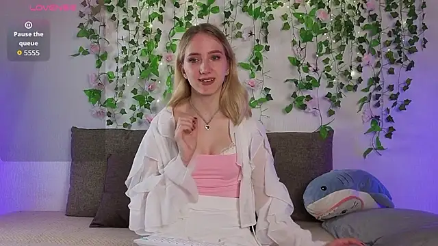 EmmaNovak online show from March 2026 09:14:01 PM