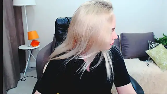 Snapshot of LiluMoon__ chatting on March 2026 04:56:01 PM LiluMoon online show from March 2026 04:56:01 PM