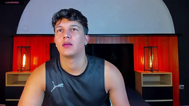 Snapshot of Leo_Savage_ chatting on June 2026 04:17:02 AM Leo Savage online show from June 2026 04:17:02 AM
