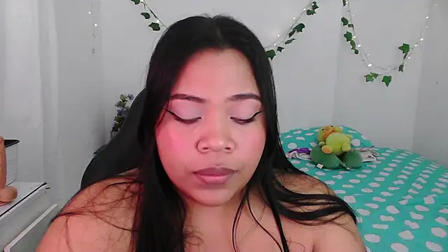 Snapshot of Juicy_elenxx chatting on June 2026 10:57:01 PM Juicy elenxx online show from June 2026 10:57:01 PM