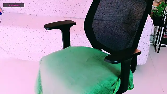 My Rose online show from April 2026 05:28:01 PM