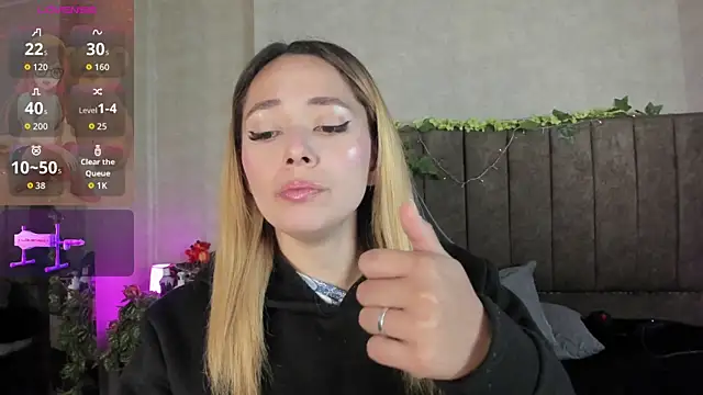 LanaMills  online show from April 2026 05:32:02 AM