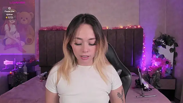 LanaMills  online show from July 2026 03:33:02 AM