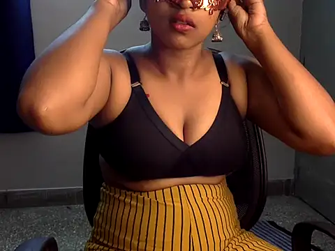 Snapshot of Hot-Honey20 chatting on October 2025 12:56:01 PM Hot-Honey20 online show from October 2025 12:56:01 PM