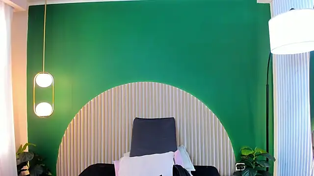 halleylorens online show from April 2026 12:32:01 PM