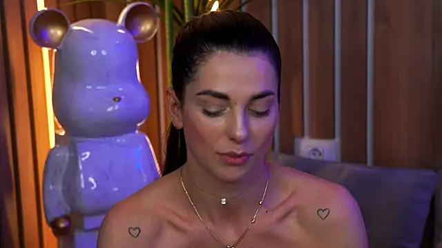 EllyLynn online show from April 2026 07:07:02 PM