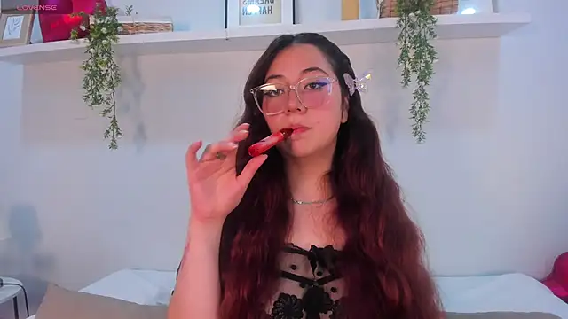 Nicolle Evanss  online show from April 2026 04:48:01 AM