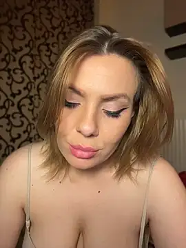 emmasweett11 online show from April 2026 07:58:01 PM