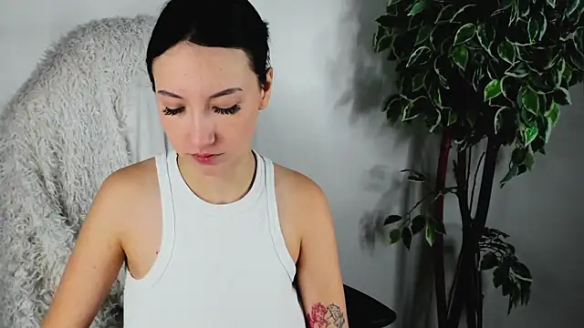 EileenMoores online show from October 2025 12:11:01 PM