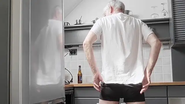 Snapshot of ewaldwillems99 chatting on April 2026 12:49:01 PM ewaldwillems99 online show from April 2026 12:49:01 PM