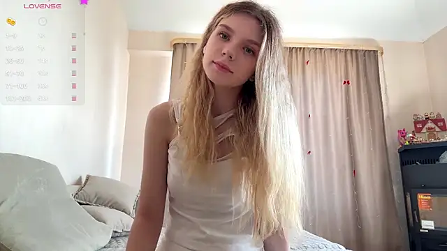 Snapshot of FruityXo chatting on July 2026 11:39:02 AM FruityXo online show from July 2026 11:39:02 AM