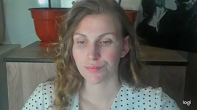 JuliaMuuun online show from May 2026 09:31:01 PM