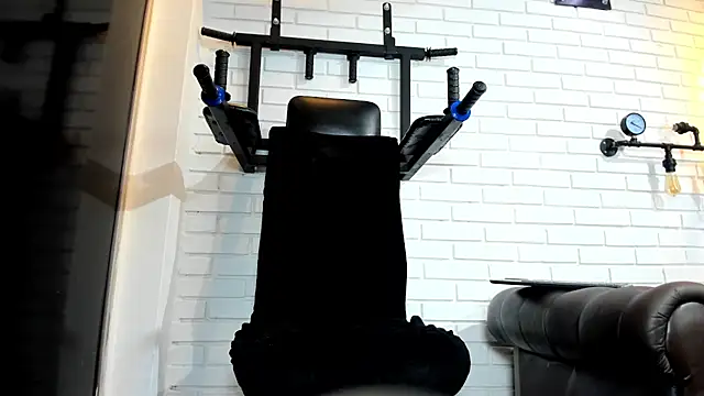 ItaloMoore online show from April 2026 12:27:02 PM