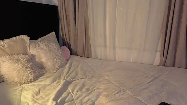 LunaVelvet777 online show from March 2026 04:02:01 PM