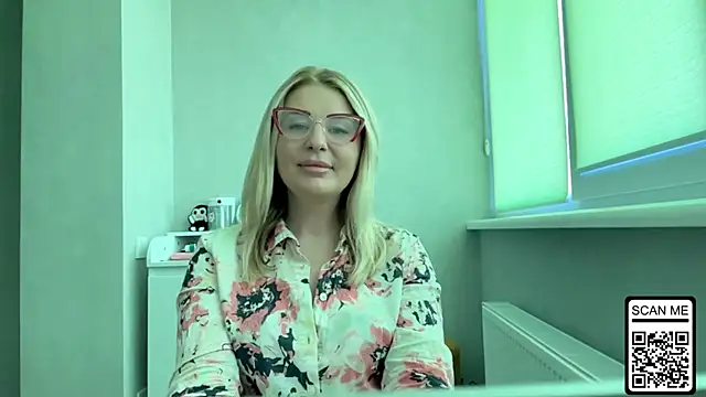 Snapshot of Blondie_xoxoxo chatting on July 2026 09:36:02 AM Blondie xoxoxo online show from July 2026 09:36:02 AM