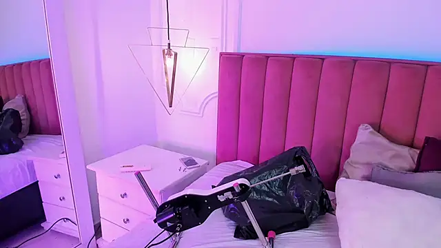 Tessa Sinclaire online show from April 2026 08:32:01 PM