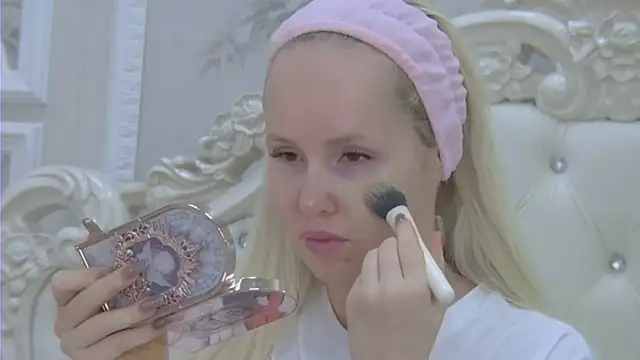 EllieFrosty  online show from March 2026 06:01:01 PM