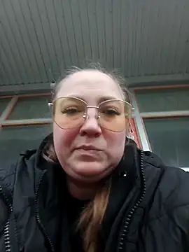 Kiss Eva online show from March 2026 04:07:01 PM