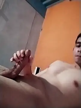 KingMaxiZ online show from May 2026 04:29:02 AM