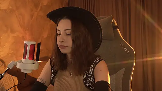 LumeNova online show from April 2026 08:44:01 PM