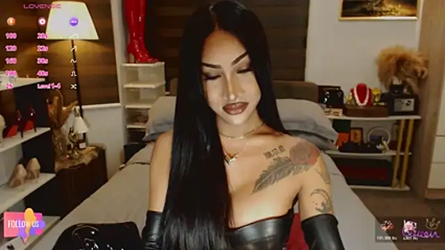 Snapshot of SeductiveVictoria chatting on June 2026 10:37:02 AM SeductiveVictoria online show from June 2026 10:37:02 AM