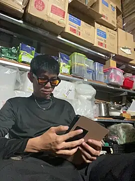 linh21107 online show from November 2025 06:24:02 AM