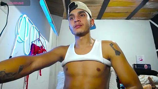 Angel latinboy online show from March 2025 01:21:02 AM