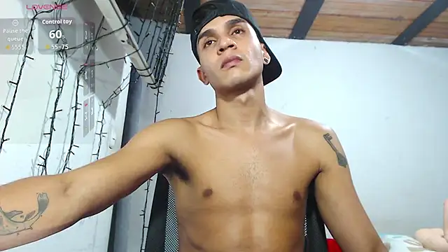 Angel latinboy online show from November 2025 07:24:02 PM