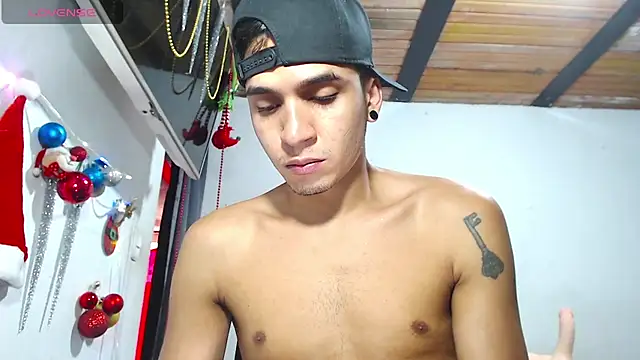 Angel latinboy online show from November 2025 01:34:01 PM