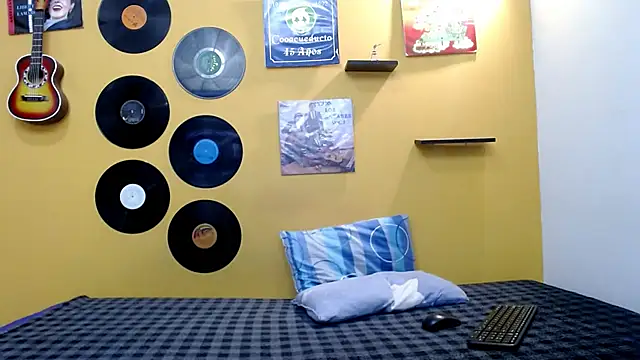 skinnyverus18 online show from April 2026 07:08:01 PM